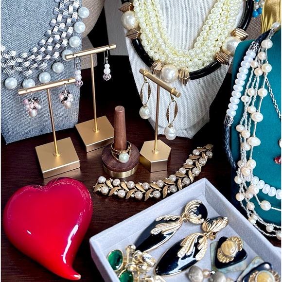 WEDNESDAY 5-28 Vintage Jewelry - Picture 6 of 11